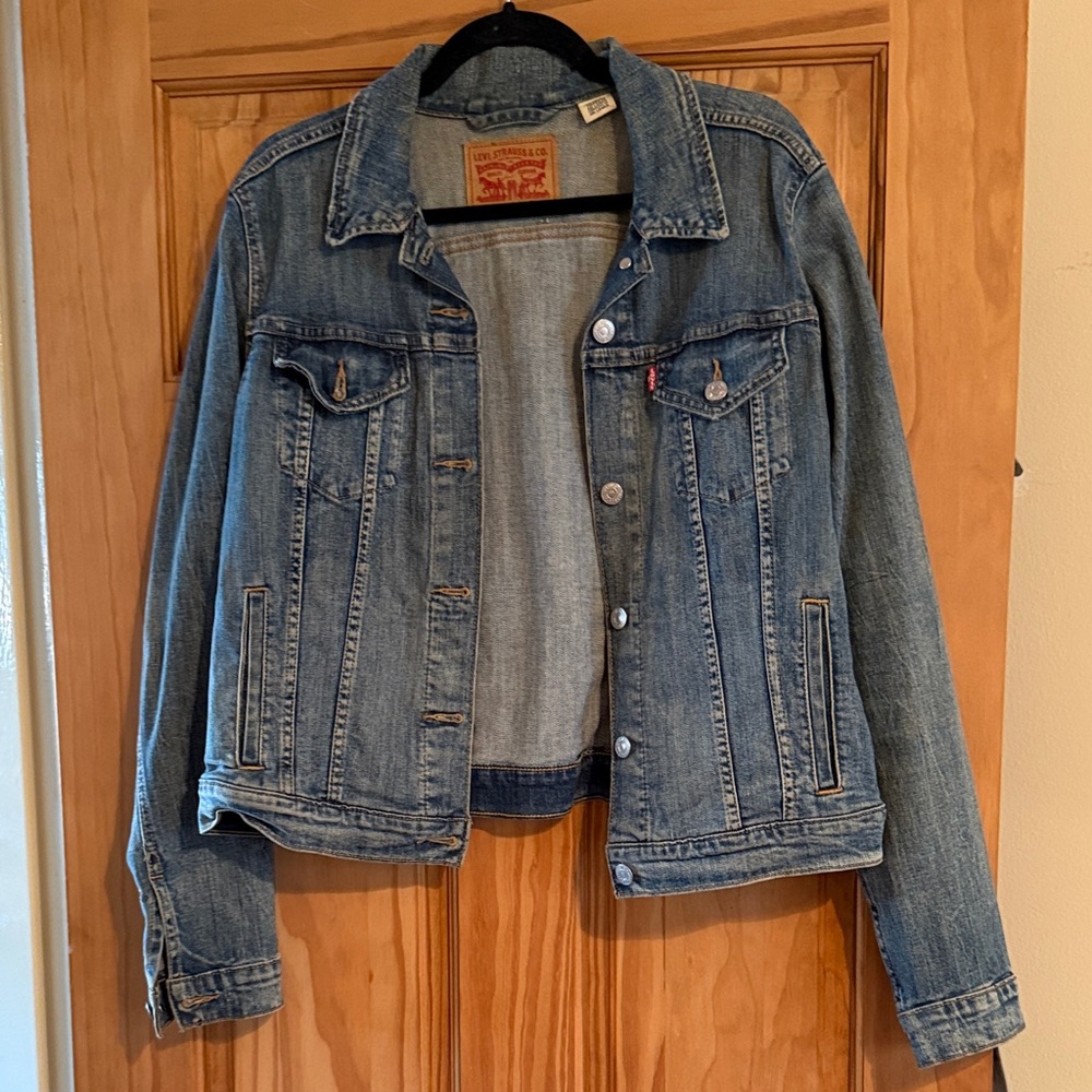 Levi's Women's stretch washed Blue Jean Jacket